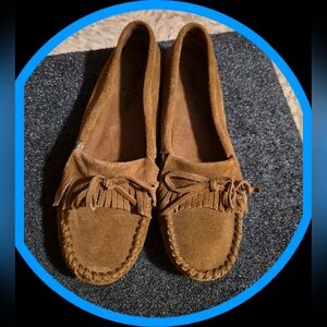 Minnetonka Kilty Women's Classic Suede/Leather Fringed Moccasins